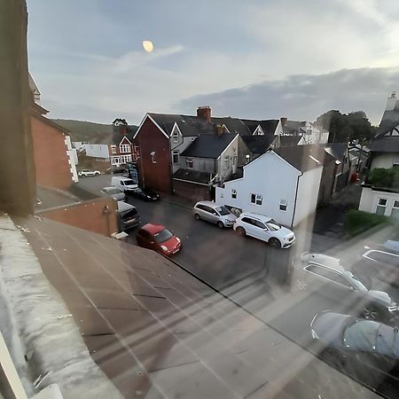 Entire Victoria Park Cardiff Apartment With Free Street Parking Bus 17 And 18 Direct To Cardiff City Centre, Fast Free Wi-Fi Exterior photo