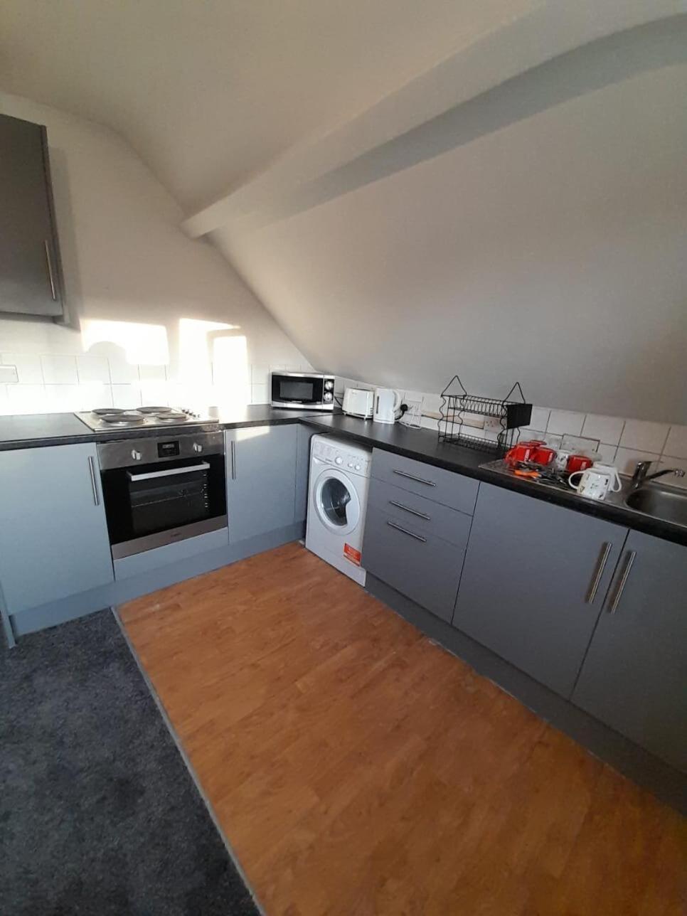 Entire Victoria Park Cardiff Apartment With Free Street Parking Bus 17 And 18 Direct To Cardiff City Centre, Fast Free Wi-Fi Exterior photo